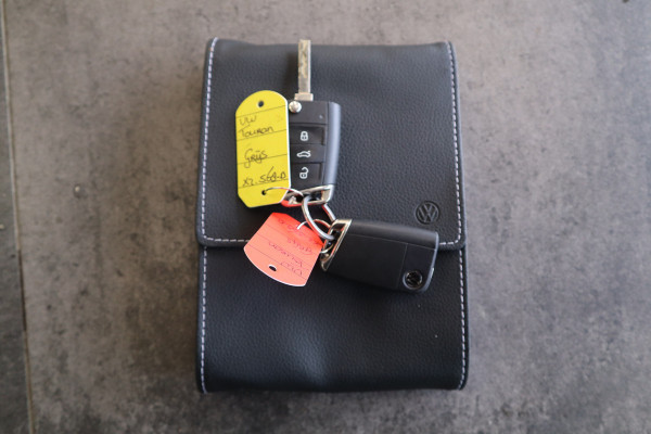 Volkswagen Touran 1.5 TSI Highline Business R Navigatie Full-led Adaptive-Cruise