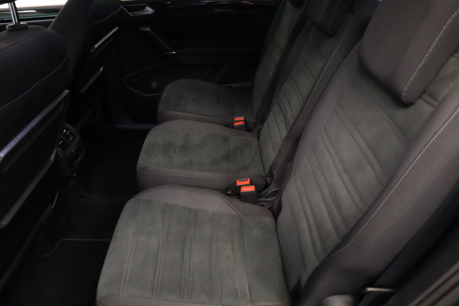 Volkswagen Touran 1.5 TSI Highline Business R Navigatie Full-led Adaptive-Cruise
