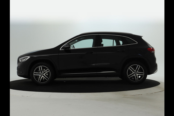Mercedes-Benz GLA 250 e Plug-Hybride | Achteruitrijcamera | Apple Carplay | Sfeerverlichting | Dodehoekassistent | Inclusief 24 maanden MB Certified garantie voor Europa.
