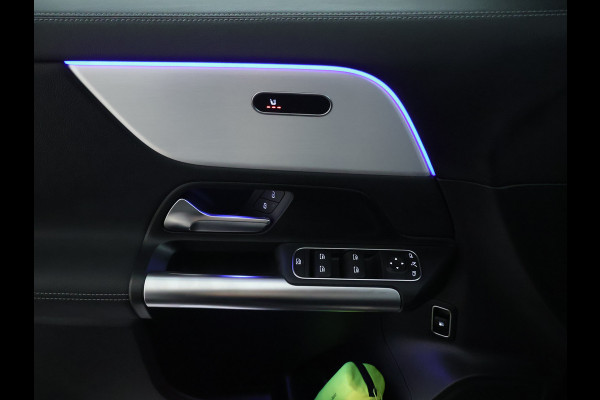 Mercedes-Benz GLA 250 e Plug-Hybride | Achteruitrijcamera | Apple Carplay | Sfeerverlichting | Dodehoekassistent | Inclusief 24 maanden MB Certified garantie voor Europa.