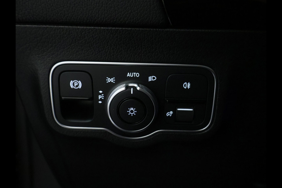 Mercedes-Benz GLA 250 e Plug-Hybride | Achteruitrijcamera | Apple Carplay | Sfeerverlichting | Dodehoekassistent | Inclusief 24 maanden MB Certified garantie voor Europa.