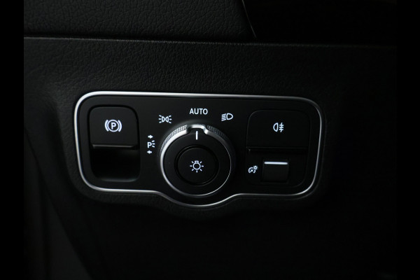 Mercedes-Benz GLA 250 e Plug-Hybride | Achteruitrijcamera | Apple Carplay | Sfeerverlichting | Dodehoekassistent | Inclusief 24 maanden MB Certified garantie voor Europa.