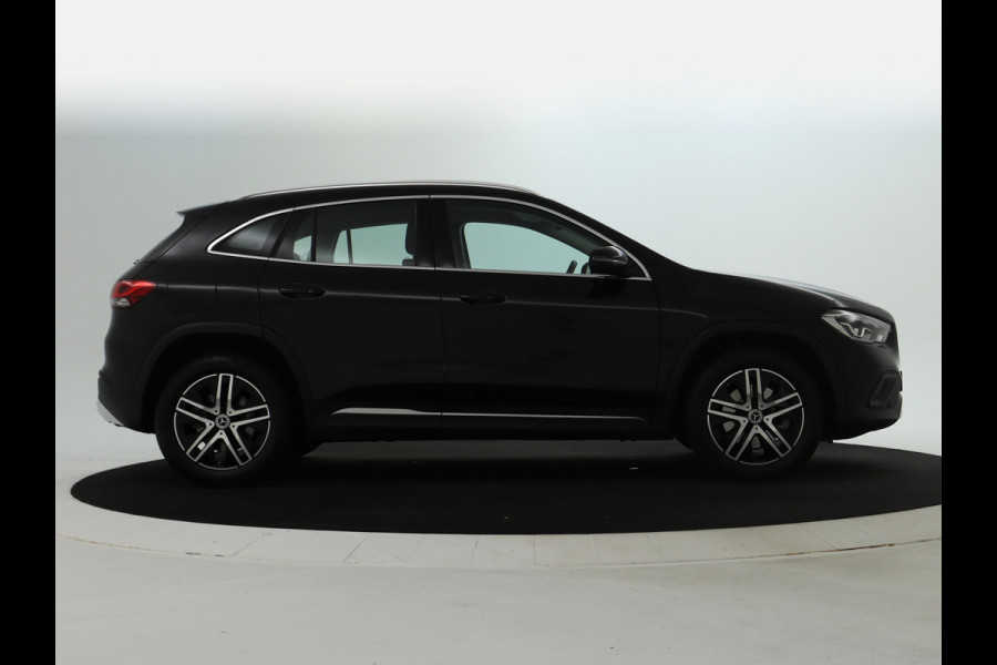 Mercedes-Benz GLA 250 e Plug-Hybride | Achteruitrijcamera | Apple Carplay | Sfeerverlichting | Dodehoekassistent | Inclusief 24 maanden MB Certified garantie voor Europa.