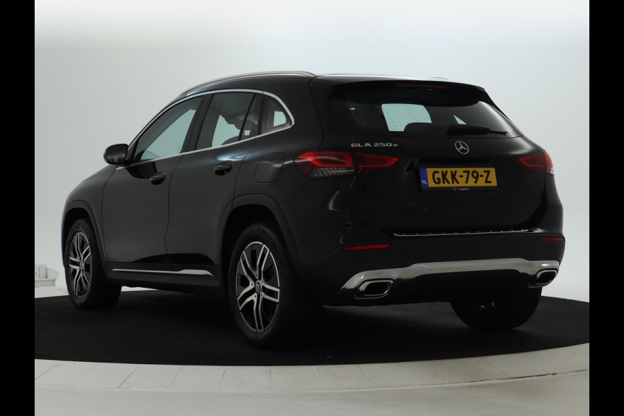 Mercedes-Benz GLA 250 e Plug-Hybride | Achteruitrijcamera | Apple Carplay | Sfeerverlichting | Dodehoekassistent | Inclusief 24 maanden MB Certified garantie voor Europa.