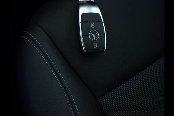 Mercedes-Benz GLA 250 e Plug-Hybride | Achteruitrijcamera | Apple Carplay | Sfeerverlichting | Dodehoekassistent | Inclusief 24 maanden MB Certified garantie voor Europa.