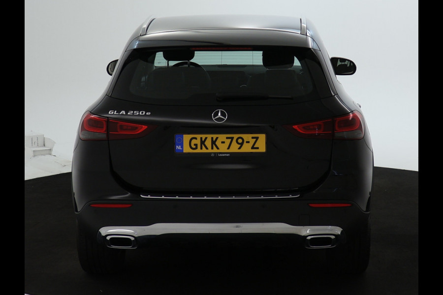 Mercedes-Benz GLA 250 e Plug-Hybride | Achteruitrijcamera | Apple Carplay | Sfeerverlichting | Dodehoekassistent | Inclusief 24 maanden MB Certified garantie voor Europa.