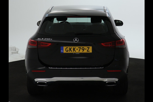 Mercedes-Benz GLA 250 e Plug-Hybride | Achteruitrijcamera | Apple Carplay | Sfeerverlichting | Dodehoekassistent | Inclusief 24 maanden MB Certified garantie voor Europa.
