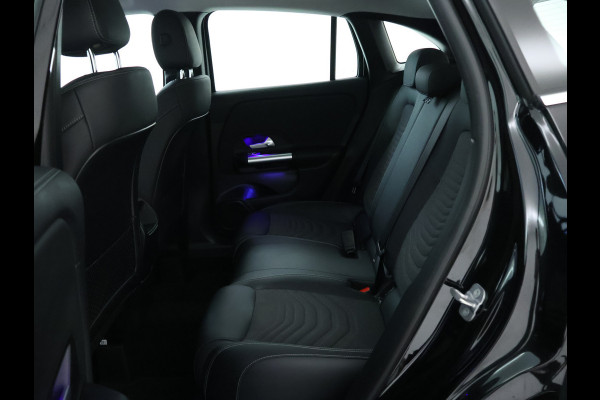 Mercedes-Benz GLA 250 e Plug-Hybride | Achteruitrijcamera | Apple Carplay | Sfeerverlichting | Dodehoekassistent | Inclusief 24 maanden MB Certified garantie voor Europa.
