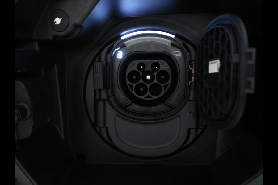 Mercedes-Benz GLA 250 e Plug-Hybride | Achteruitrijcamera | Apple Carplay | Sfeerverlichting | Dodehoekassistent | Inclusief 24 maanden MB Certified garantie voor Europa.