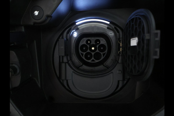 Mercedes-Benz GLA 250 e Plug-Hybride | Achteruitrijcamera | Apple Carplay | Sfeerverlichting | Dodehoekassistent | Inclusief 24 maanden MB Certified garantie voor Europa.