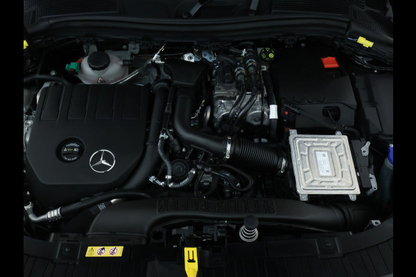 Mercedes-Benz GLA 250 e Plug-Hybride | Achteruitrijcamera | Apple Carplay | Sfeerverlichting | Dodehoekassistent | Inclusief 24 maanden MB Certified garantie voor Europa.