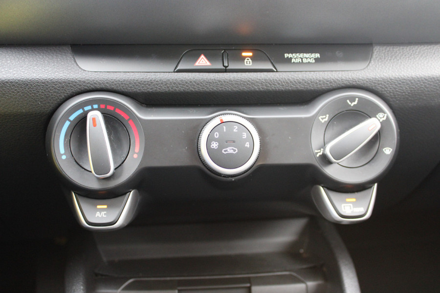 Kia Stonic 1.0 T-GDi DynamicLine | Navigatie | Camera | Carplay Kia Stonic 1.0 T-GDi DynamicLine | Navigatie | Camera | Carplay