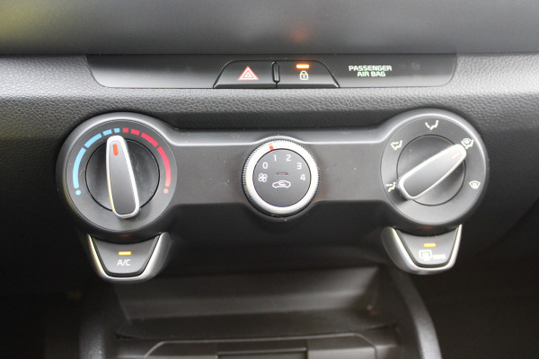 Kia Stonic 1.0 T-GDi DynamicLine | Navigatie | Camera | Carplay Kia Stonic 1.0 T-GDi DynamicLine | Navigatie | Camera | Carplay