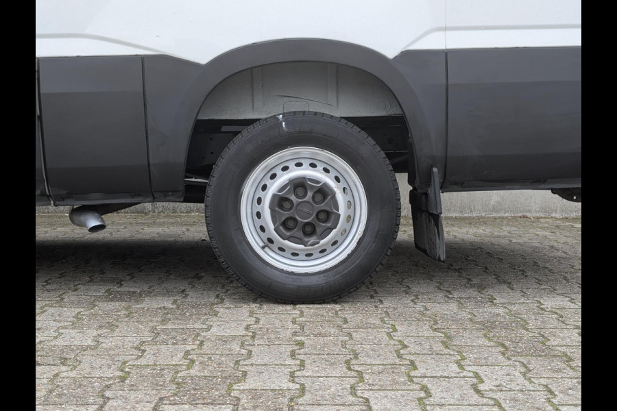 Iveco Daily 35S14V 2.3 AUTOMAAT 3500KG TREKHAAK CRUISE AIRCO NAVI Iveco Daily 35S14V 2.3 AUTOMAAT 3500KG TREKHAAK CRUISE AIRCO NAVI