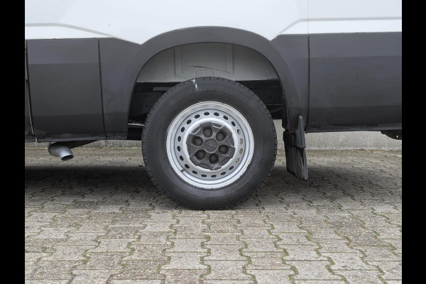 Iveco Daily 35S14V 2.3 AUTOMAAT 3500KG TREKHAAK CRUISE AIRCO NAVI Iveco Daily 35S14V 2.3 AUTOMAAT 3500KG TREKHAAK CRUISE AIRCO NAVI