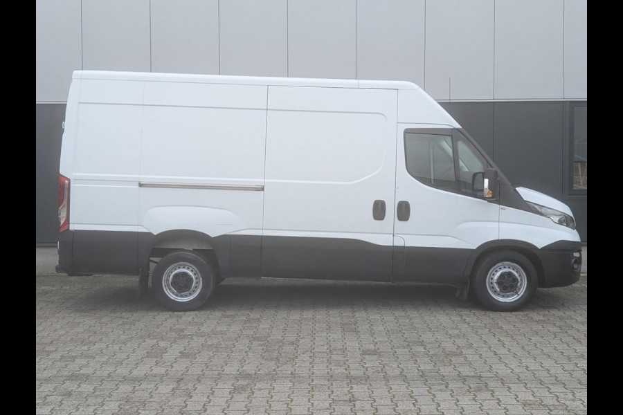 Iveco Daily 35S14V 2.3 AUTOMAAT 3500KG TREKHAAK CRUISE AIRCO NAVI Iveco Daily 35S14V 2.3 AUTOMAAT 3500KG TREKHAAK CRUISE AIRCO NAVI