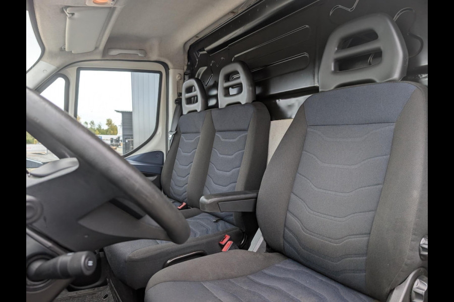 Iveco Daily 35S14V 2.3 AUTOMAAT 3500KG TREKHAAK CRUISE AIRCO NAVI Iveco Daily 35S14V 2.3 AUTOMAAT 3500KG TREKHAAK CRUISE AIRCO NAVI