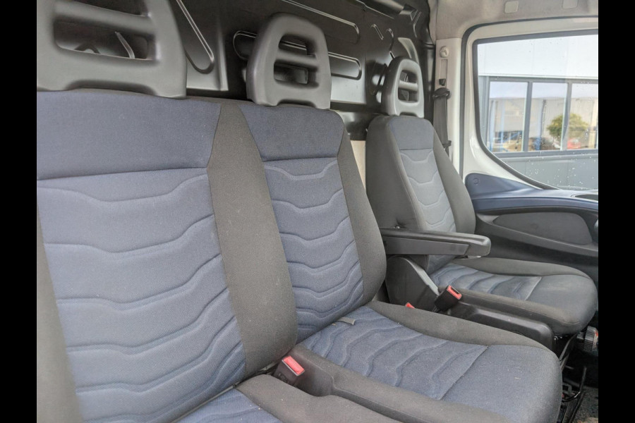 Iveco Daily 35S14V 2.3 AUTOMAAT 3500KG TREKHAAK CRUISE AIRCO NAVI Iveco Daily 35S14V 2.3 AUTOMAAT 3500KG TREKHAAK CRUISE AIRCO NAVI