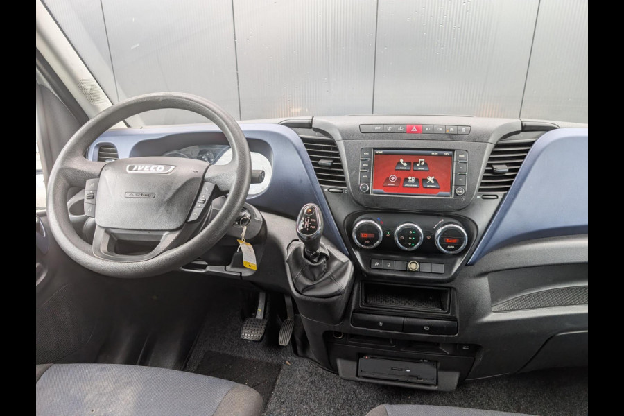 Iveco Daily 35S14V 2.3 AUTOMAAT 3500KG TREKHAAK CRUISE AIRCO NAVI Iveco Daily 35S14V 2.3 AUTOMAAT 3500KG TREKHAAK CRUISE AIRCO NAVI