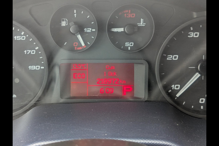 Iveco Daily 35S14V 2.3 AUTOMAAT 3500KG TREKHAAK CRUISE AIRCO NAVI Iveco Daily 35S14V 2.3 AUTOMAAT 3500KG TREKHAAK CRUISE AIRCO NAVI