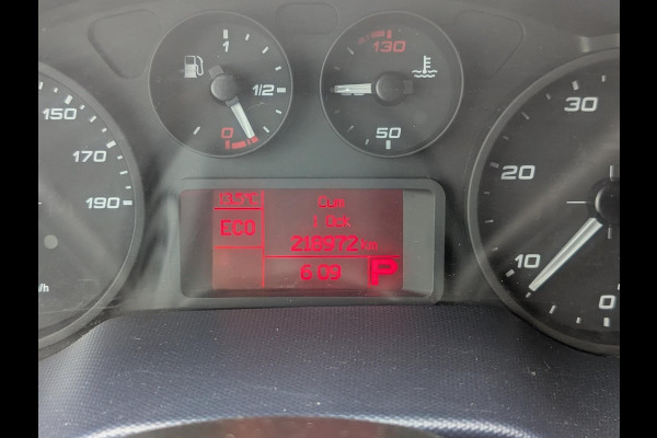 Iveco Daily 35S14V 2.3 AUTOMAAT 3500KG TREKHAAK CRUISE AIRCO NAVI Iveco Daily 35S14V 2.3 AUTOMAAT 3500KG TREKHAAK CRUISE AIRCO NAVI