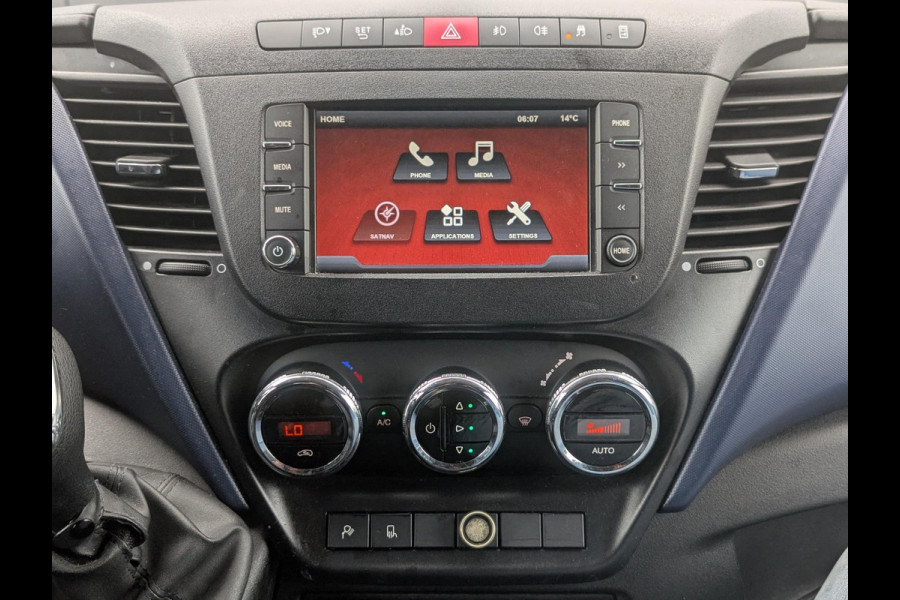 Iveco Daily 35S14V 2.3 AUTOMAAT 3500KG TREKHAAK CRUISE AIRCO NAVI Iveco Daily 35S14V 2.3 AUTOMAAT 3500KG TREKHAAK CRUISE AIRCO NAVI