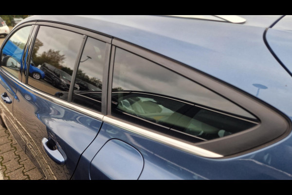 Ford FOCUS Wagon 1.0 EcoBoost Hybrid Titanium X AGR stoelen | 12 inch Touchscreen | Draadloos Android Auto / Apple Carplay | Camera achter | Ford FOCUS Wagon 1.0 EcoBoost Hybrid Titanium X AGR stoelen | 12 inch Touchscreen | Draadloos Android Auto / Apple Carplay | Camera achter |