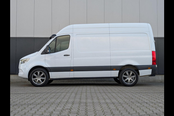 Mercedes-Benz Sprinter 319 190PK AUTOMAAT LED 3500KG TREKHAAK L2H2 CLIMATE CRUISE M-BUX Mercedes-Benz Sprinter 319 190PK AUTOMAAT LED 3500KG TREKHAAK L2H2 CLIMATE CRUISE M-BUX