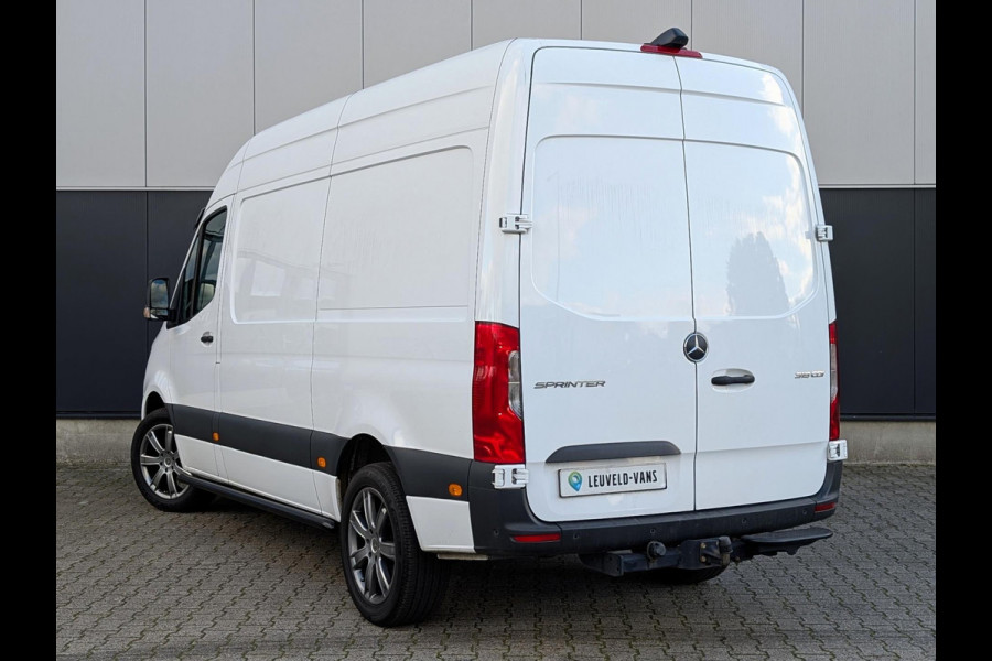 Mercedes-Benz Sprinter 319 190PK AUTOMAAT LED 3500KG TREKHAAK L2H2 CLIMATE CRUISE M-BUX Mercedes-Benz Sprinter 319 190PK AUTOMAAT LED 3500KG TREKHAAK L2H2 CLIMATE CRUISE M-BUX