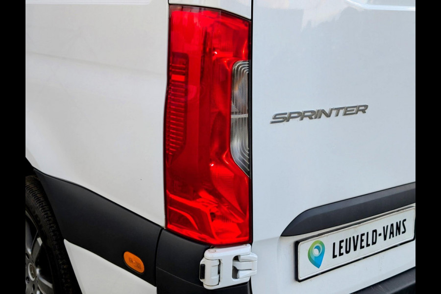 Mercedes-Benz Sprinter 319 190PK AUTOMAAT LED 3500KG TREKHAAK L2H2 CLIMATE CRUISE M-BUX Mercedes-Benz Sprinter 319 190PK AUTOMAAT LED 3500KG TREKHAAK L2H2 CLIMATE CRUISE M-BUX
