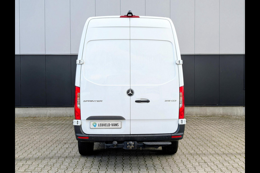 Mercedes-Benz Sprinter 319 190PK AUTOMAAT LED 3500KG TREKHAAK L2H2 CLIMATE CRUISE M-BUX Mercedes-Benz Sprinter 319 190PK AUTOMAAT LED 3500KG TREKHAAK L2H2 CLIMATE CRUISE M-BUX
