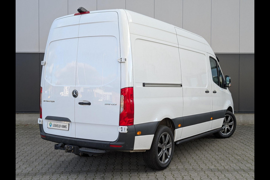 Mercedes-Benz Sprinter 319 190PK AUTOMAAT LED 3500KG TREKHAAK L2H2 CLIMATE CRUISE M-BUX Mercedes-Benz Sprinter 319 190PK AUTOMAAT LED 3500KG TREKHAAK L2H2 CLIMATE CRUISE M-BUX