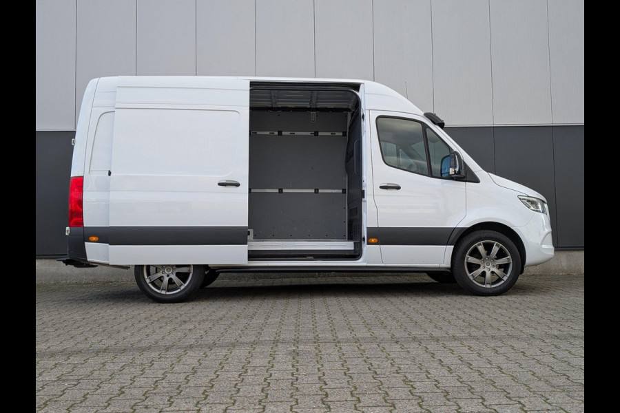 Mercedes-Benz Sprinter 319 190PK AUTOMAAT LED 3500KG TREKHAAK L2H2 CLIMATE CRUISE M-BUX Mercedes-Benz Sprinter 319 190PK AUTOMAAT LED 3500KG TREKHAAK L2H2 CLIMATE CRUISE M-BUX