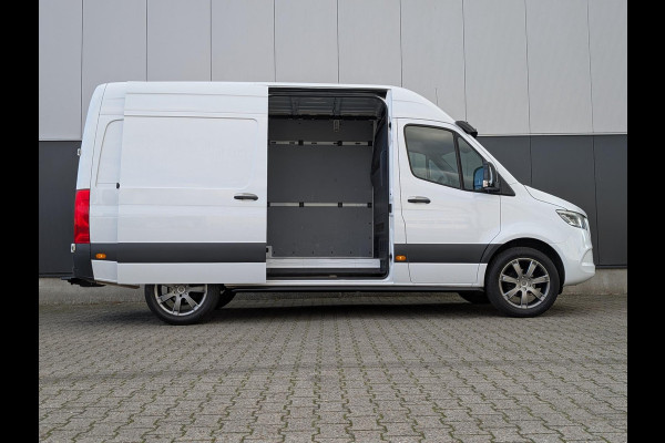 Mercedes-Benz Sprinter 319 190PK AUTOMAAT LED 3500KG TREKHAAK L2H2 CLIMATE CRUISE M-BUX Mercedes-Benz Sprinter 319 190PK AUTOMAAT LED 3500KG TREKHAAK L2H2 CLIMATE CRUISE M-BUX
