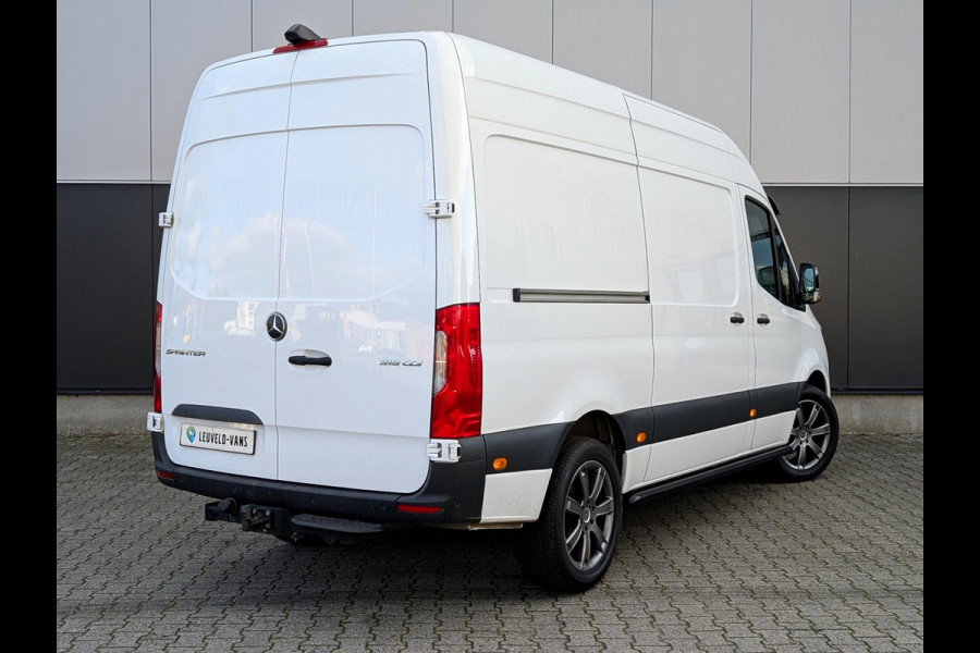 Mercedes-Benz Sprinter 319 190PK AUTOMAAT LED 3500KG TREKHAAK L2H2 CLIMATE CRUISE M-BUX Mercedes-Benz Sprinter 319 190PK AUTOMAAT LED 3500KG TREKHAAK L2H2 CLIMATE CRUISE M-BUX