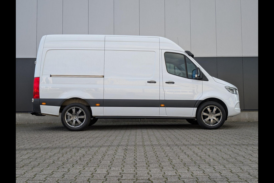 Mercedes-Benz Sprinter 319 190PK AUTOMAAT LED 3500KG TREKHAAK L2H2 CLIMATE CRUISE M-BUX Mercedes-Benz Sprinter 319 190PK AUTOMAAT LED 3500KG TREKHAAK L2H2 CLIMATE CRUISE M-BUX