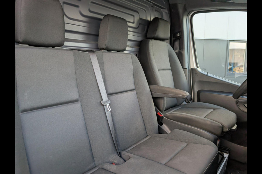 Mercedes-Benz Sprinter 319 190PK AUTOMAAT LED 3500KG TREKHAAK L2H2 CLIMATE CRUISE M-BUX Mercedes-Benz Sprinter 319 190PK AUTOMAAT LED 3500KG TREKHAAK L2H2 CLIMATE CRUISE M-BUX
