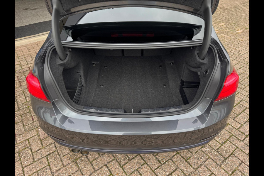 BMW 3-serie 320d M-Pakket High Executive 2018 AUT NAVI DAK! BMW 3-serie 320d M-Pakket High Executive 2018 AUT NAVI DAK!