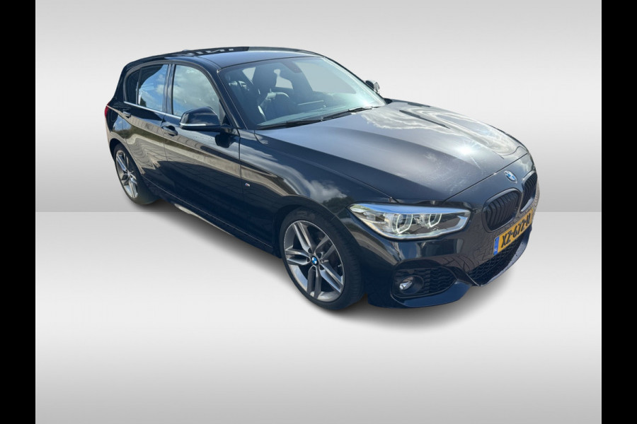 BMW 1-serie 118i High Exe. M Sport / Leder / Navigatie / Parkeerhulp V+A / 18'' / Sportstoelen / Stoelverwarming / DAB / Cruise Control BMW 1-serie 118i High Exe. M Sport / Leder / Navigatie / Parkeerhulp V+A / 18'' / Sportstoelen / Stoelverwarming / DAB / Cruise Control