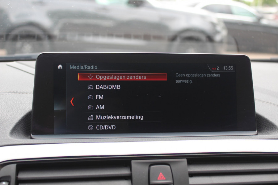 BMW 1-serie 118i High Exe. M Sport / Leder / Navigatie / Parkeerhulp V+A / 18'' / Sportstoelen / Stoelverwarming / DAB / Cruise Control BMW 1-serie 118i High Exe. M Sport / Leder / Navigatie / Parkeerhulp V+A / 18'' / Sportstoelen / Stoelverwarming / DAB / Cruise Control