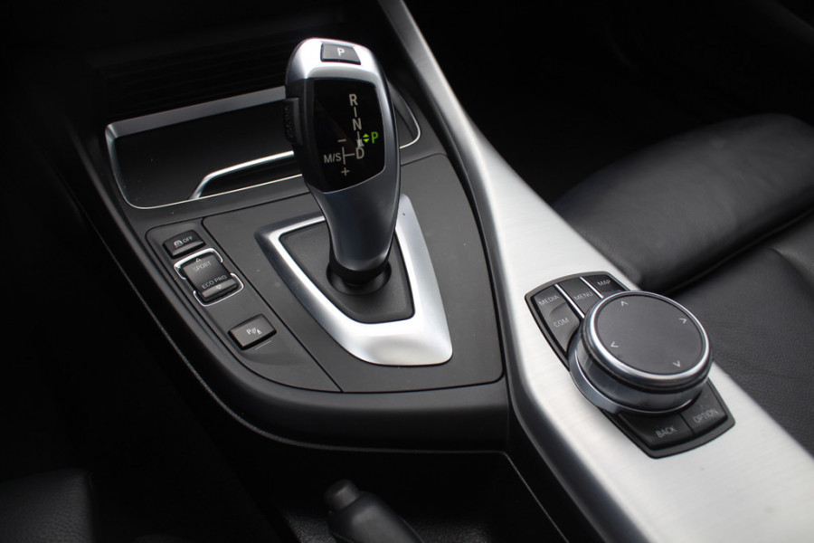 BMW 1-serie 118i High Exe. M Sport / Leder / Navigatie / Parkeerhulp V+A / 18'' / Sportstoelen / Stoelverwarming / DAB / Cruise Control BMW 1-serie 118i High Exe. M Sport / Leder / Navigatie / Parkeerhulp V+A / 18'' / Sportstoelen / Stoelverwarming / DAB / Cruise Control