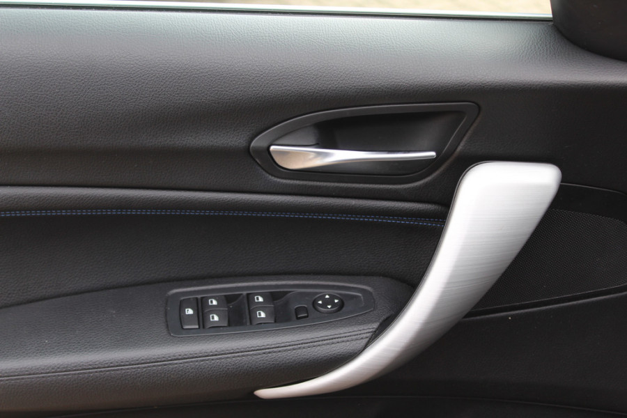 BMW 1-serie 118i High Exe. M Sport / Leder / Navigatie / Parkeerhulp V+A / 18'' / Sportstoelen / Stoelverwarming / DAB / Cruise Control BMW 1-serie 118i High Exe. M Sport / Leder / Navigatie / Parkeerhulp V+A / 18'' / Sportstoelen / Stoelverwarming / DAB / Cruise Control