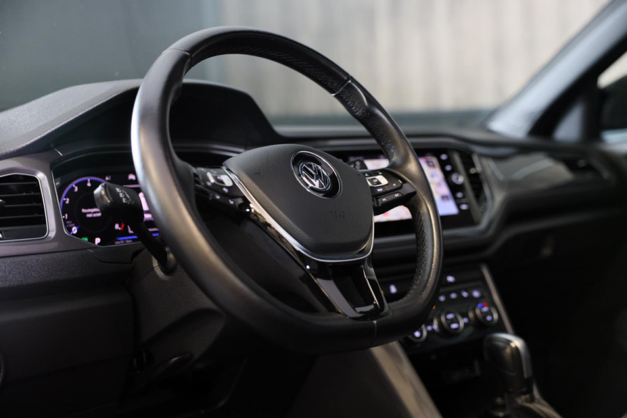 Volkswagen T-Roc 1.5 TSI Sport Business R Line / AUT / ACC / Virtual Cockpit / Camera / Navi / Dode Hoek / Led / Pdc / 19 Inch Volkswagen T-Roc 1.5 TSI Sport Business R Line / AUT / ACC / Virtual Cockpit / Camera / Navi / Dode Hoek / Led / Pdc / 19 Inch