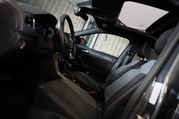 Volkswagen T-Roc 1.5 TSI Sport Business R Line / AUT / ACC / Virtual Cockpit / Camera / Navi / Dode Hoek / Led / Pdc / 19 Inch Volkswagen T-Roc 1.5 TSI Sport Business R Line / AUT / ACC / Virtual Cockpit / Camera / Navi / Dode Hoek / Led / Pdc / 19 Inch