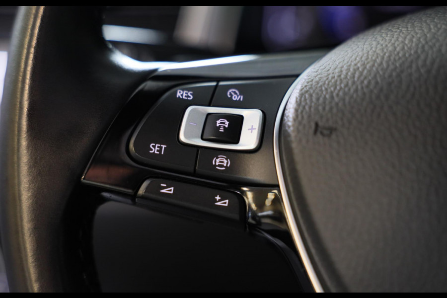 Volkswagen T-Roc 1.5 TSI Sport Business R Line / AUT / ACC / Virtual Cockpit / Camera / Navi / Dode Hoek / Led / Pdc / 19 Inch Volkswagen T-Roc 1.5 TSI Sport Business R Line / AUT / ACC / Virtual Cockpit / Camera / Navi / Dode Hoek / Led / Pdc / 19 Inch