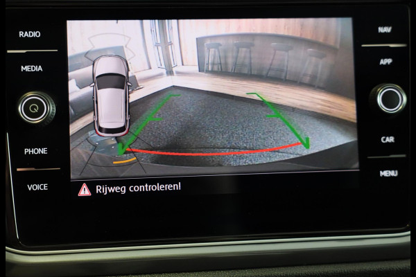 Volkswagen T-Roc 1.5 TSI Sport Business R Line / AUT / ACC / Virtual Cockpit / Camera / Navi / Dode Hoek / Led / Pdc / 19 Inch Volkswagen T-Roc 1.5 TSI Sport Business R Line / AUT / ACC / Virtual Cockpit / Camera / Navi / Dode Hoek / Led / Pdc / 19 Inch