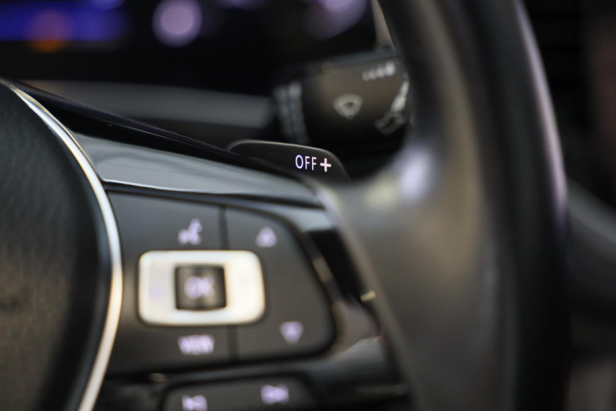 Volkswagen T-Roc 1.5 TSI Sport Business R Line / AUT / ACC / Virtual Cockpit / Camera / Navi / Dode Hoek / Led / Pdc / 19 Inch Volkswagen T-Roc 1.5 TSI Sport Business R Line / AUT / ACC / Virtual Cockpit / Camera / Navi / Dode Hoek / Led / Pdc / 19 Inch