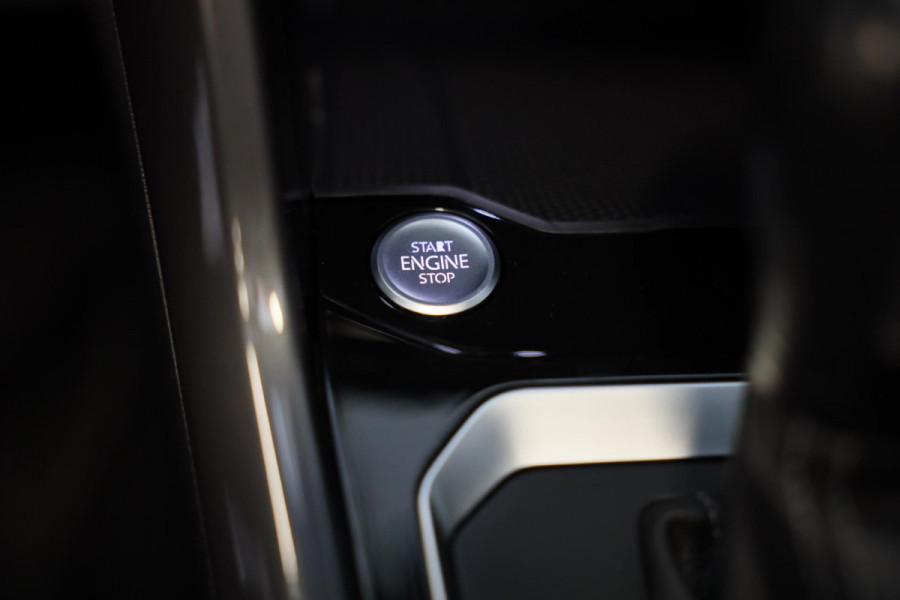 Volkswagen T-Roc 1.5 TSI Sport Business R Line / AUT / ACC / Virtual Cockpit / Camera / Navi / Dode Hoek / Led / Pdc / 19 Inch Volkswagen T-Roc 1.5 TSI Sport Business R Line / AUT / ACC / Virtual Cockpit / Camera / Navi / Dode Hoek / Led / Pdc / 19 Inch
