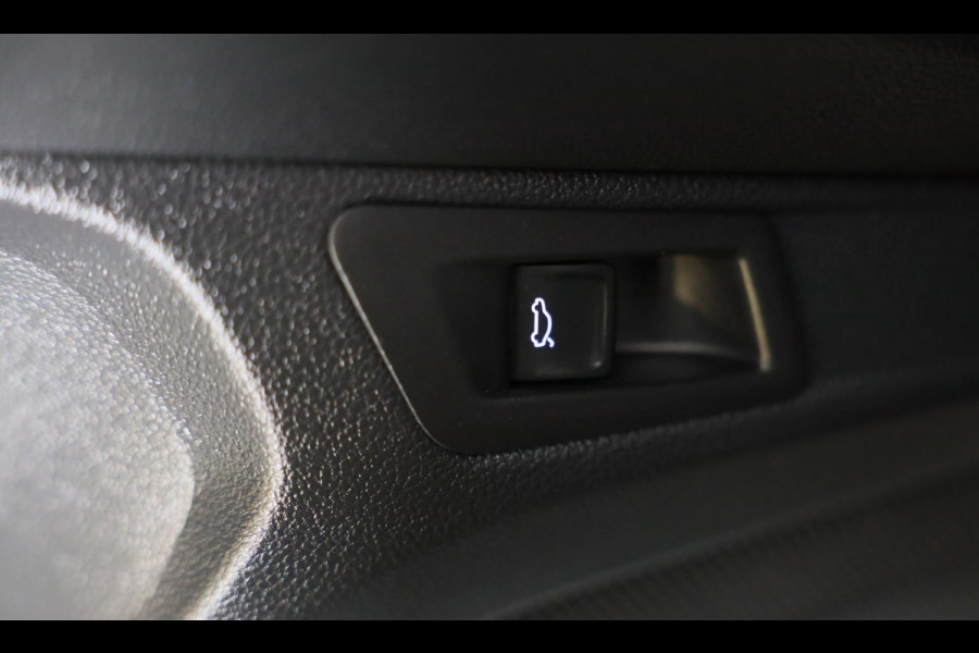 Volkswagen T-Roc 1.5 TSI Sport Business R Line / AUT / ACC / Virtual Cockpit / Camera / Navi / Dode Hoek / Led / Pdc / 19 Inch Volkswagen T-Roc 1.5 TSI Sport Business R Line / AUT / ACC / Virtual Cockpit / Camera / Navi / Dode Hoek / Led / Pdc / 19 Inch