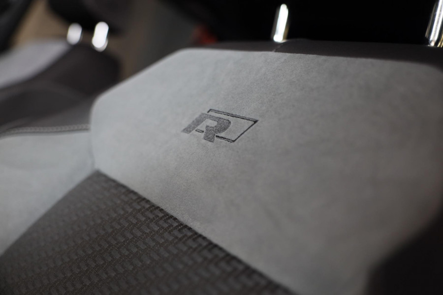 Volkswagen T-Roc 1.5 TSI Sport Business R Line / AUT / ACC / Virtual Cockpit / Camera / Navi / Dode Hoek / Led / Pdc / 19 Inch Volkswagen T-Roc 1.5 TSI Sport Business R Line / AUT / ACC / Virtual Cockpit / Camera / Navi / Dode Hoek / Led / Pdc / 19 Inch